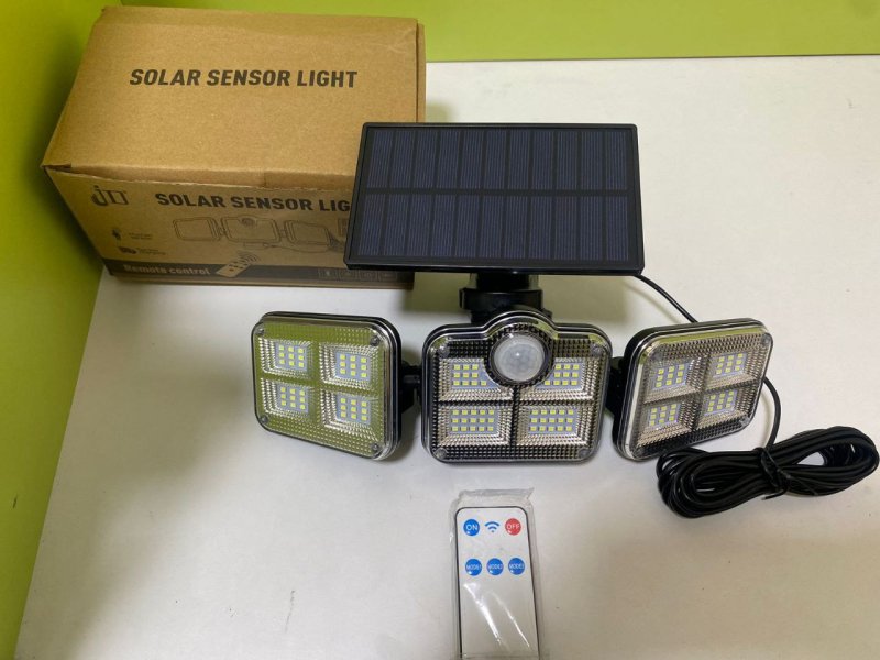 مصابيح حائطية تعمل بالطاقة الشمسية بثلاثة رؤوس